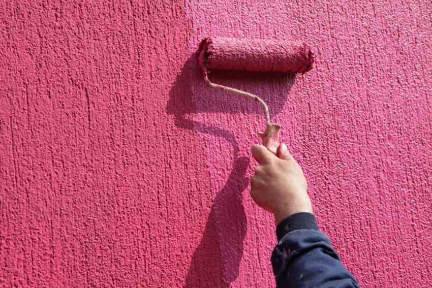 Как выбрать фасадную краску для наружных работ: виды красок и особенности их использования