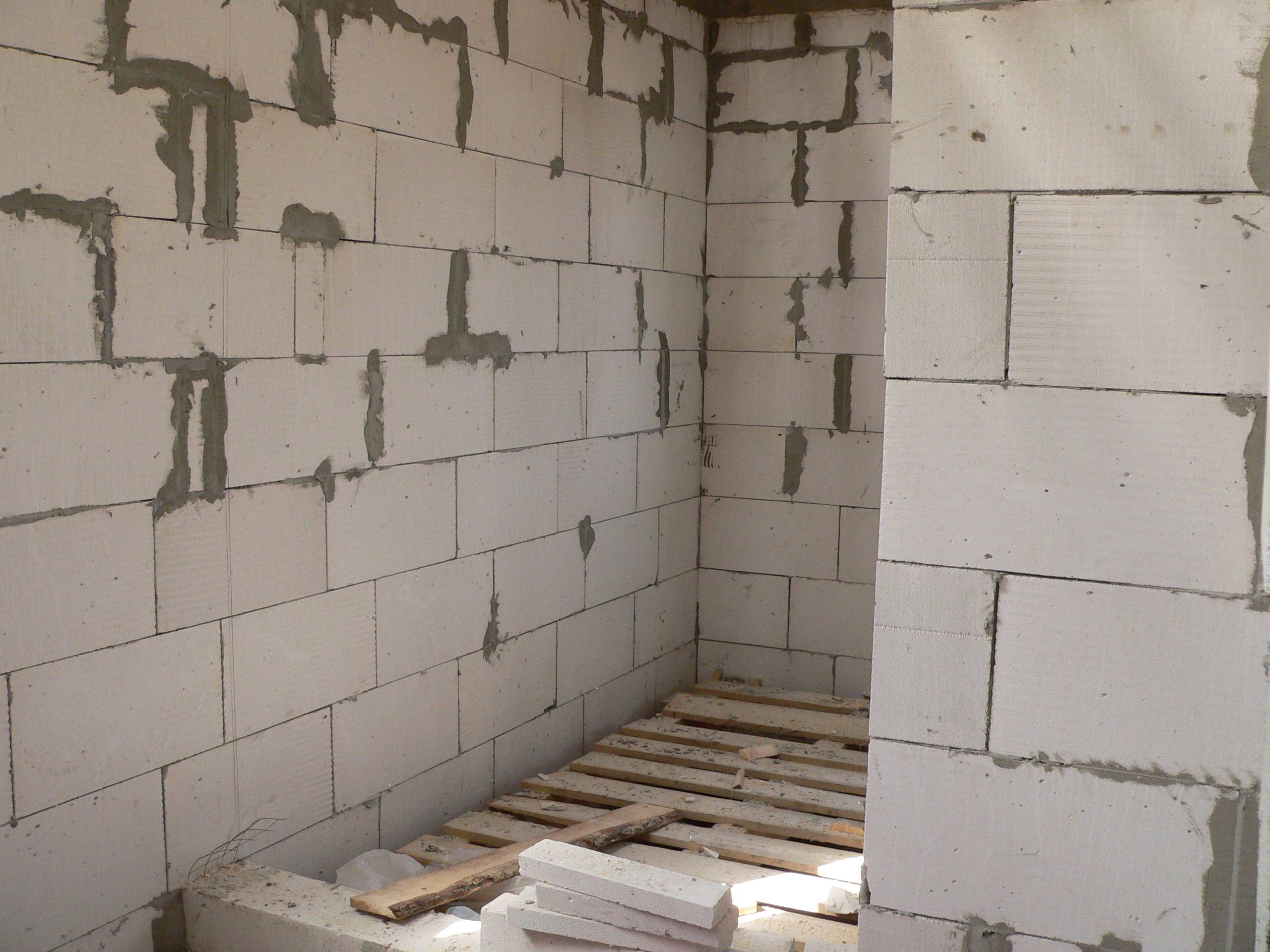 Штукатурка стен из газобетона внутри помещения и снаружи дома: как правильно штукатурить