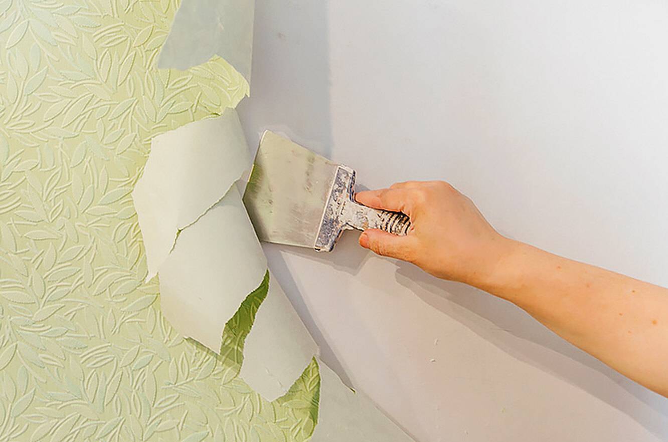 Как снять виниловые обои со стены легко и быстро: на бумажной, флизелиновой основе и др