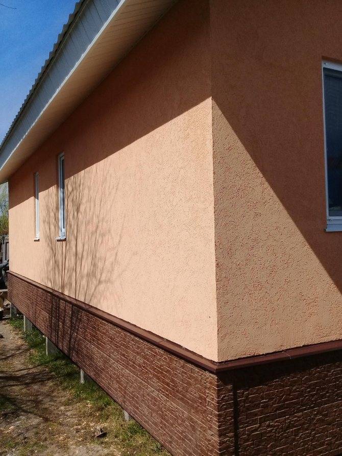 Обзор фасадных панелей для наружной отделки дома