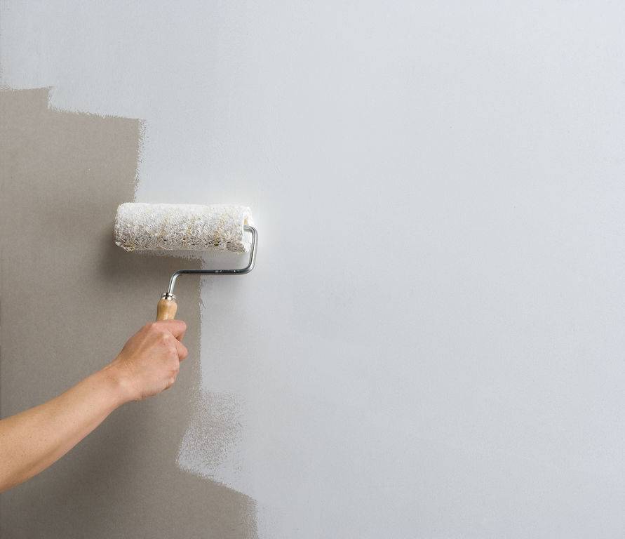 Нужно ли грунтовать стены перед штукатуркой, чем лучше обрабатывать?