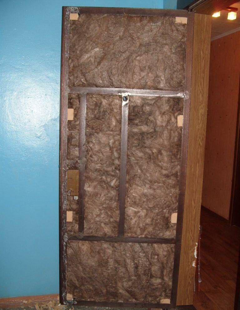 Как утеплить металлическую входную дверь в частном доме своими руками – утепление железной двери в квартире + фото-видео