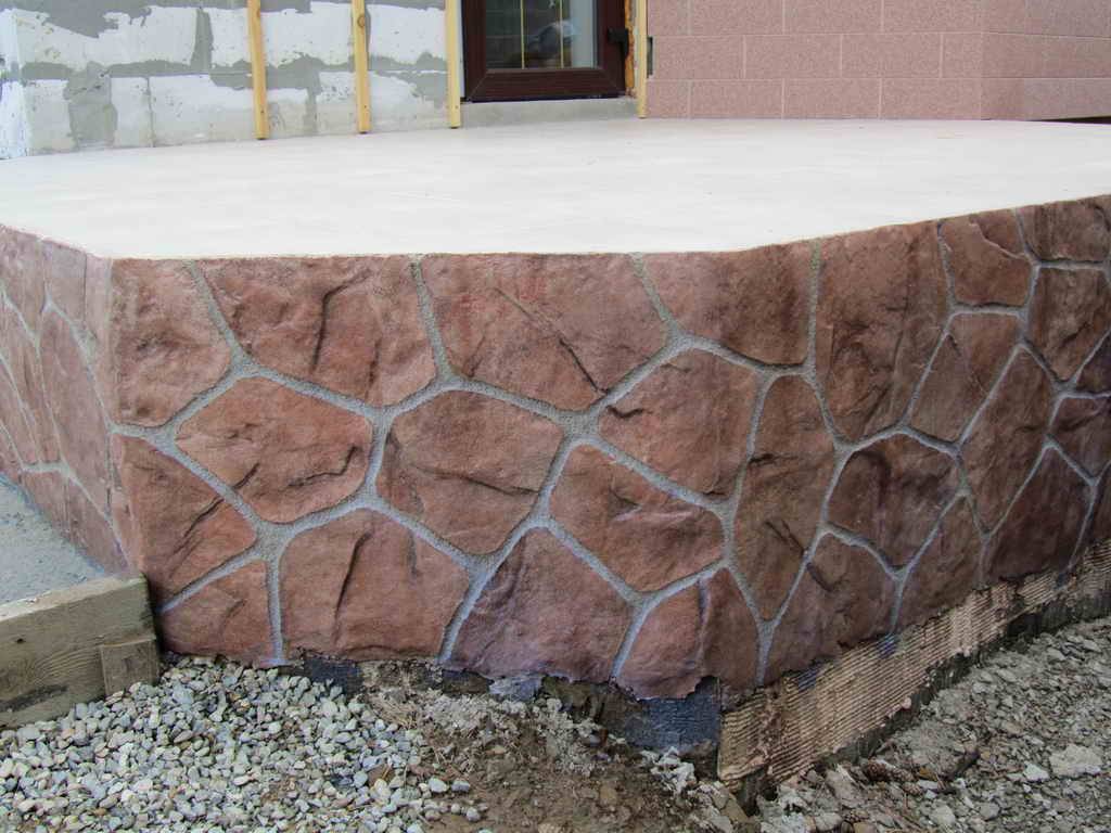 Облицовка цоколя камнем: использование натурального и искусственного материала, подготовка поверхности и технология отделки