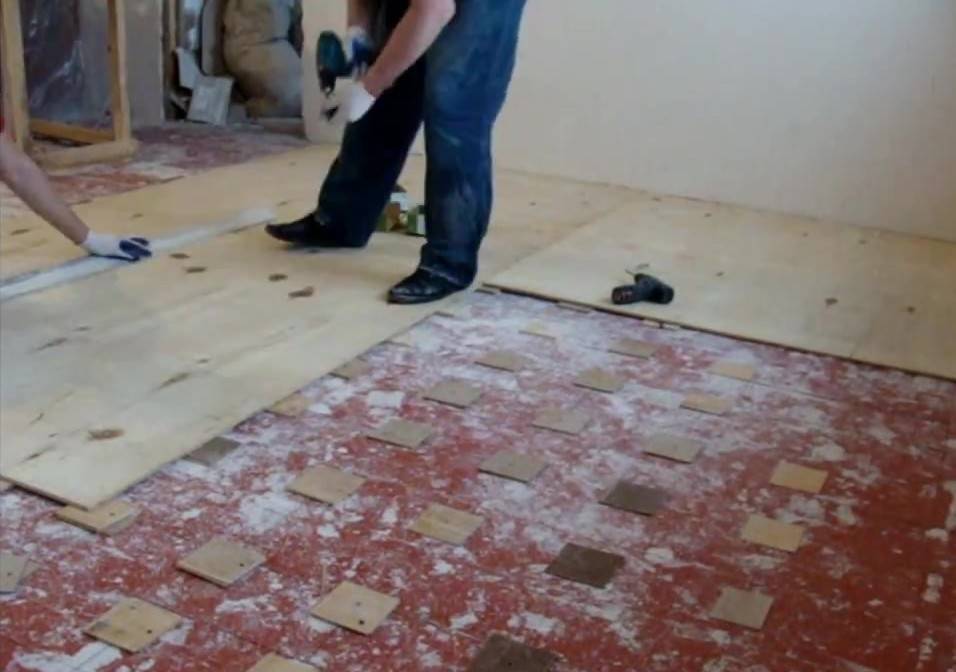 Как выровнять деревянный пол в доме?
