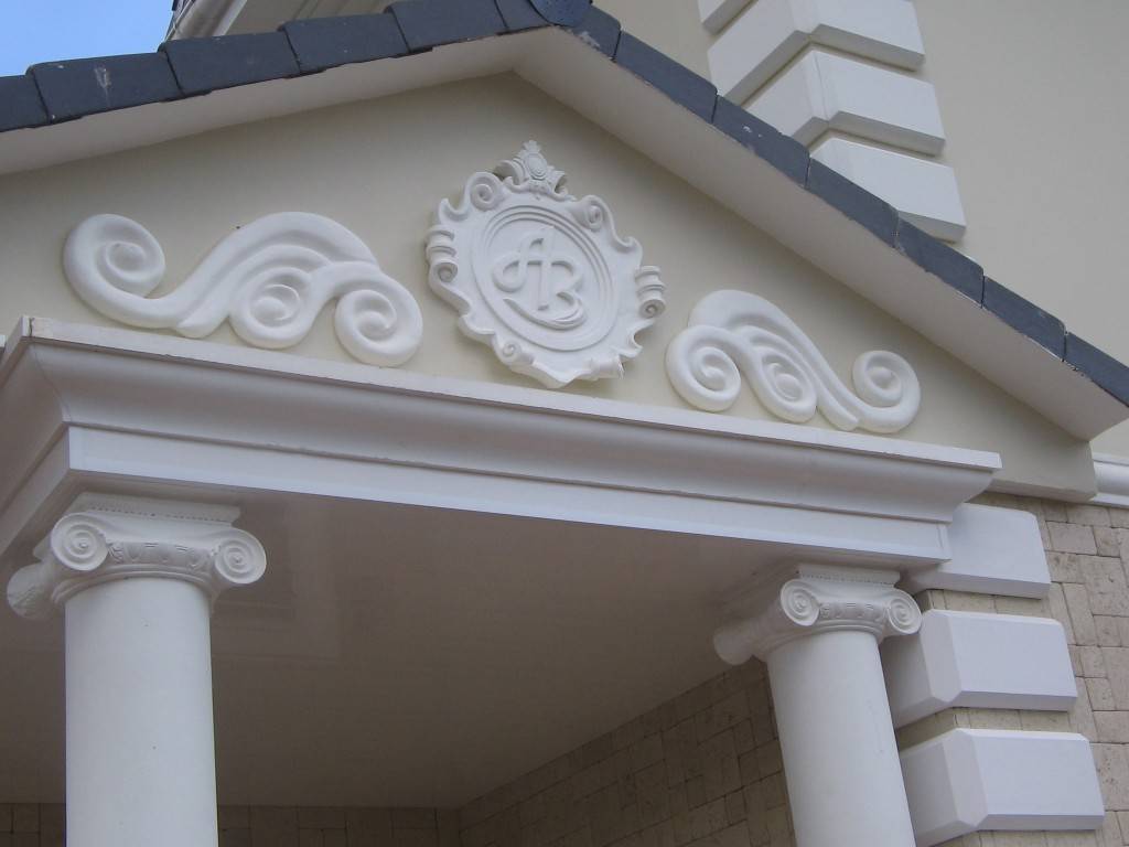 Обзор: декоративные элементы для фасада из пенополистирола