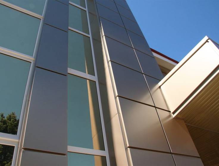 Алюминиевые вентилируемые фасады: кронштейны и профиль