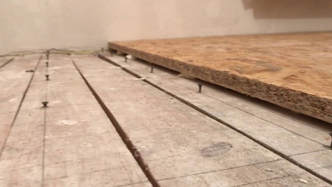 Как выровнять деревянный пол под ламинат: выравнивание своими руками, чем можно выровнять старый пол, фото и видео