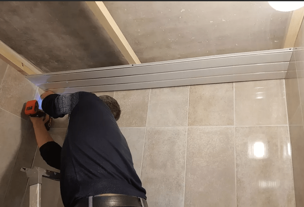 Как обшить потолок пластиком - обшивка потолка пластиком | стройсоветы