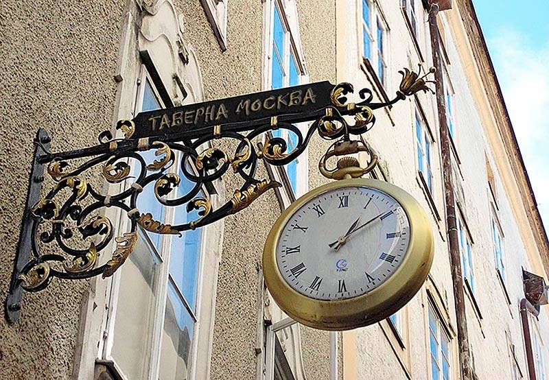 Фасадные уличные часы – украшение делового города