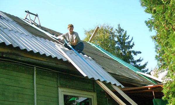 Ремонт шиферной крыши своими руками — 5 доступных и относительно недорогих способов