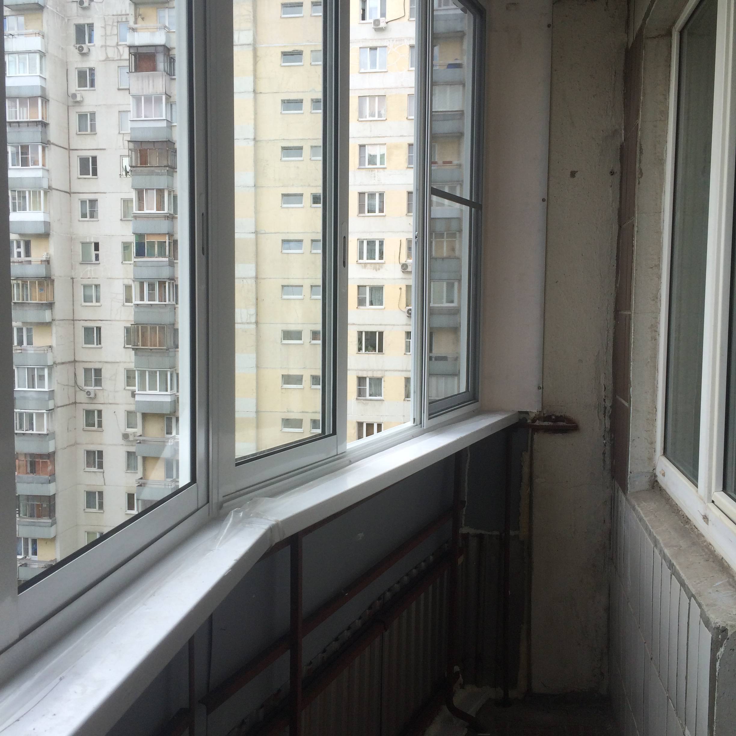 Остекление балконов и лоджий в домах серии П-44