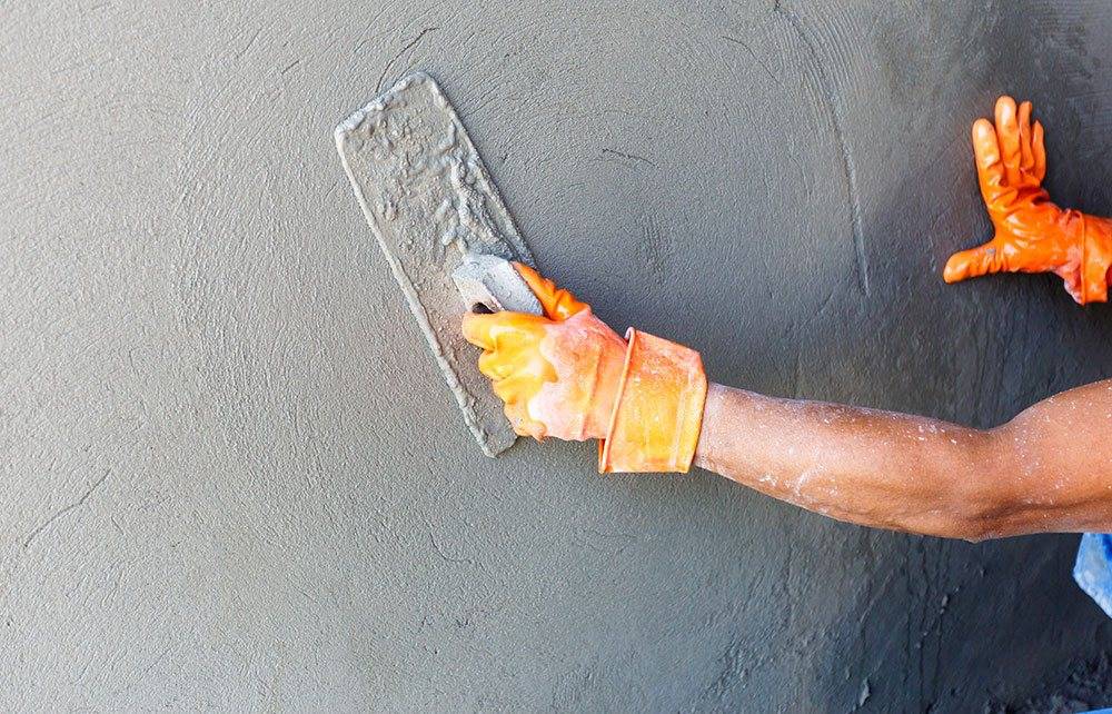 Как правильно штукатурить стены своими руками новичку: пошаговая инструкция, видео