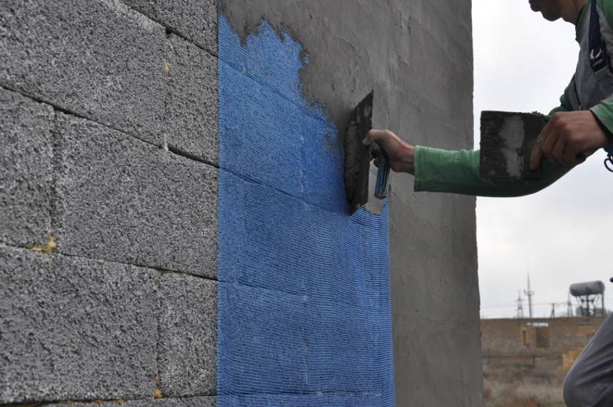 Как оштукатурить фасад из бетона