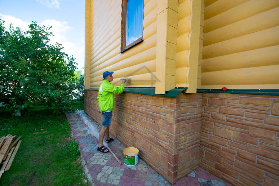 Чем покрасить блок-хаус снаружи дома и как правильно выбрать краску для фасада