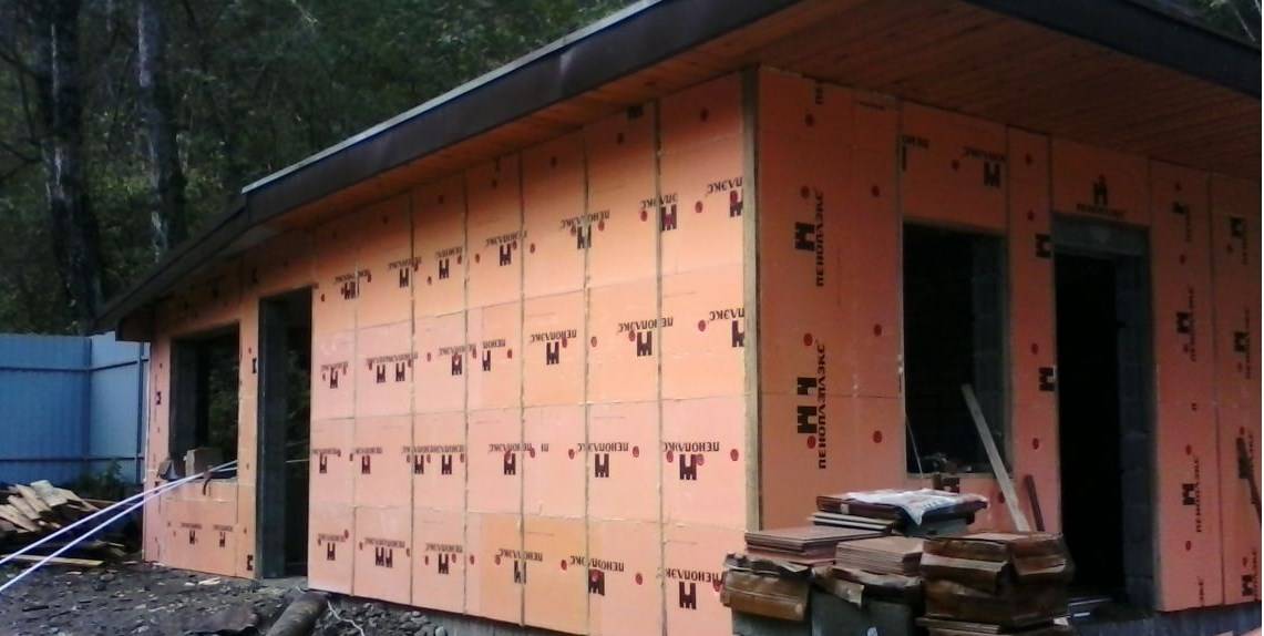 Утепление деревянного дома снаружи пеноплексом