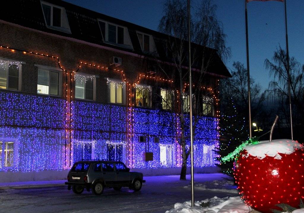 Новогоднее оформление фасадов зданий. праздничная подсветка ?